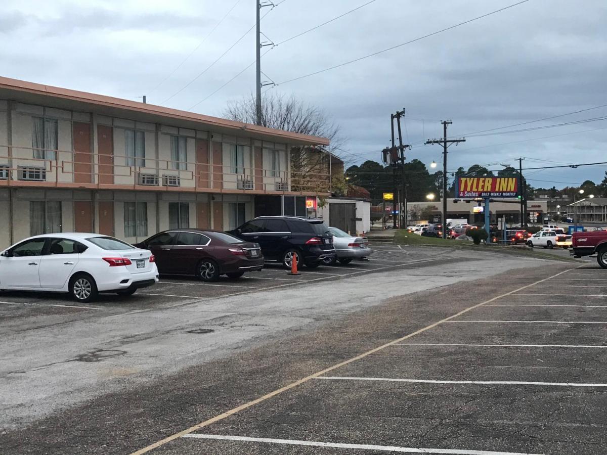 Tyler Inn & Suites Экстерьер фото